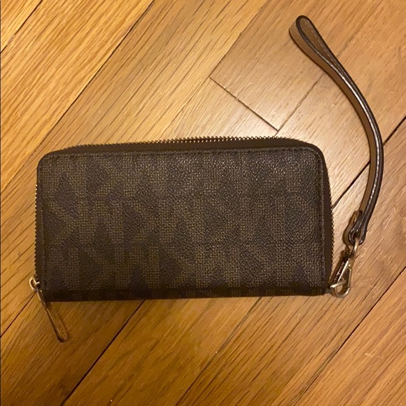 Michael Kors wallet/wristlet - Picture 4 of 5